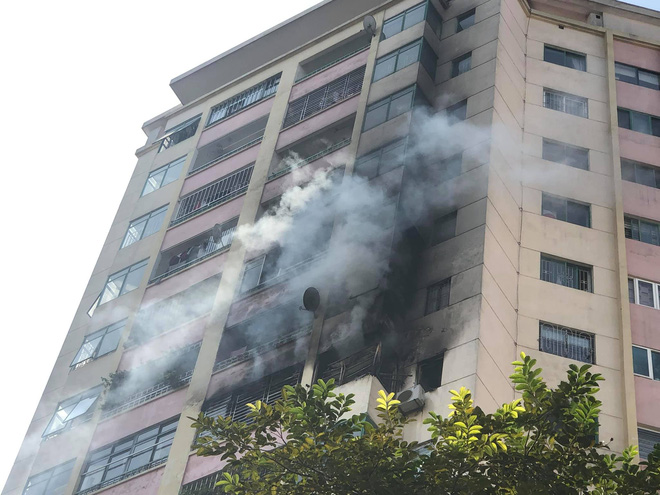 Đang cháy lớn tại chung cư trong làng quốc tế Thăng Long-1