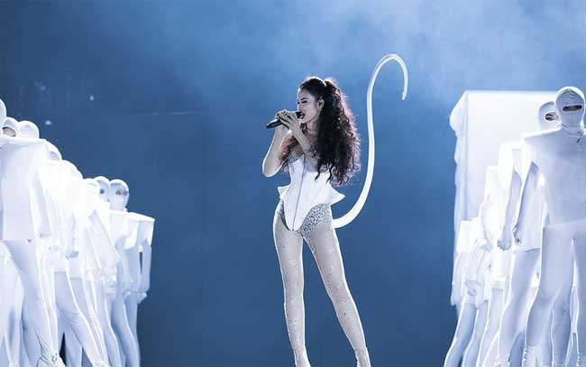 Trước khi làm dâu đại gia, Đông Nhi có gu mặc cực kỳ táo bạo, vài lần bị la ó phản cảm-12