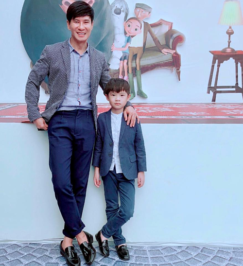 Không chỉ học 4 ngoại ngữ, con trai 8 tuổi của Lý Hải - Minh Hà còn viết chữ đẹp như mẫu in, nhưng tiết lộ sau đó càng bất ngờ-2