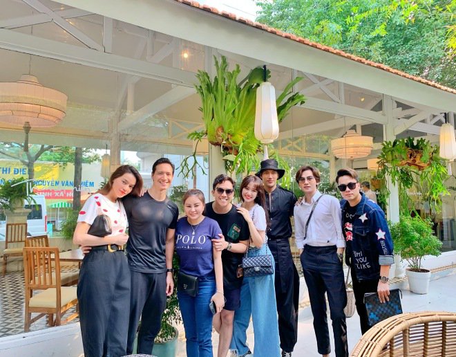 Hồ Ngọc Hà - Kim Lý đụng độ” Trấn Thành - Hari Won, ai tình tứ hơn ai?-1