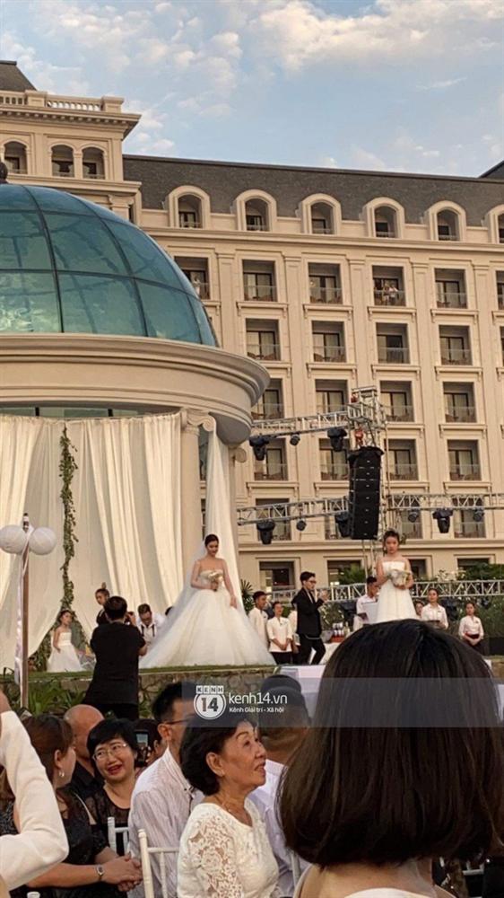 Giây phút xúc động nhất hôn lễ: Ông Cao Thắng và Đông Nhi rơi nước mắt trên lễ đường, khoảnh khắc được mong chờ nhất cũng đã đến!-5