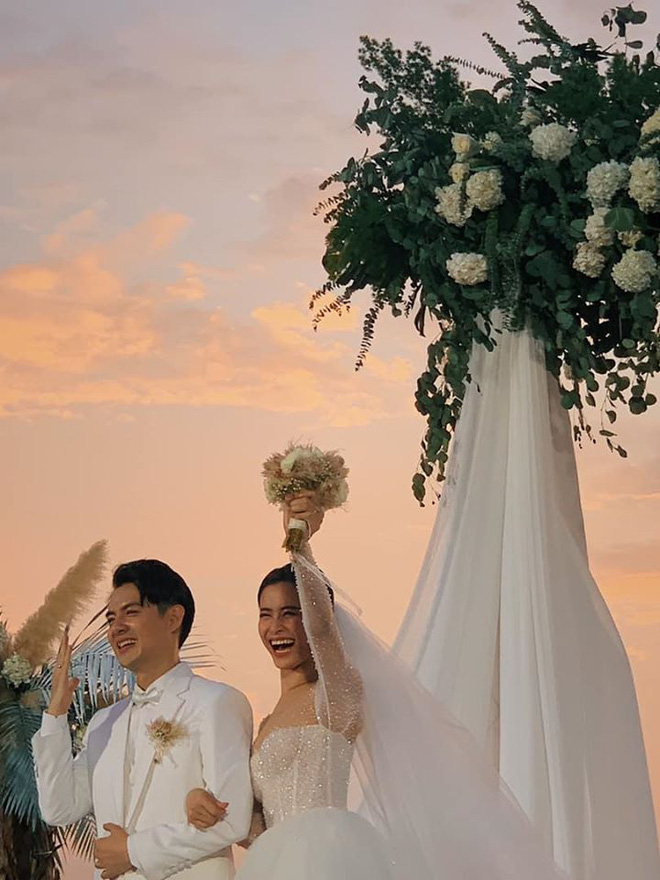 Đám cưới Đông Nhi và Ông Cao Thắng: Chú rể xúc động nói Cảm ơn em đã dành hết Thanh Xuân của mình cho anh... Anh Yêu Em...-4