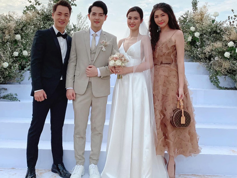 Khách mời lên đồ đúng chuẩn dress code nhưng vẫn không thể lường trước được tình huống hi hữu xảy ra: Diệu Nhi còn tháo cả cao gót để đi tông cho tiện