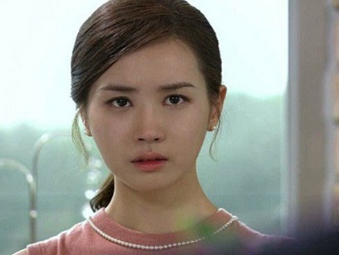 Thấy con trai hì hụi vào bếp, mẹ chồng vào tận phòng dựng con dâu dậy, tôi đáp 1 câu khiến bà không thốt nên lời