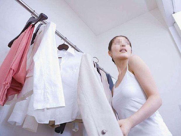 Con trai 16 tuổi bị tố nhìn trộm WC nữ, người mẹ rùng mình khi biết nguyên nhân là do chính thói quen thay quần áo trước mặt con-1