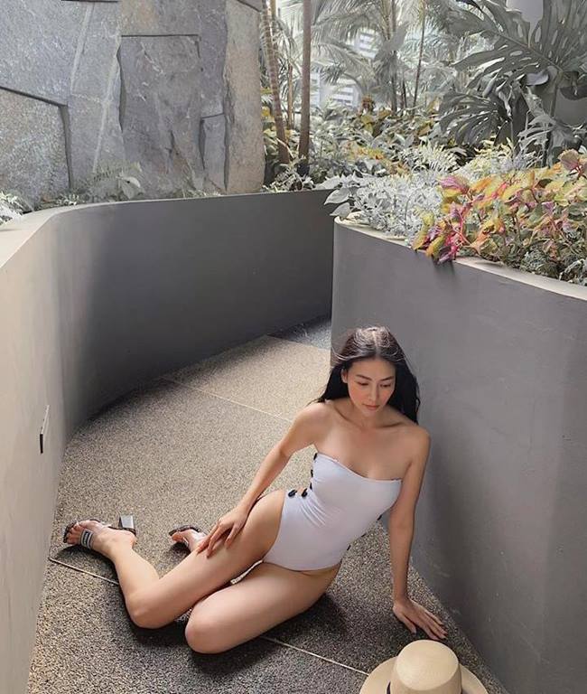 Hoa hậu, á hậu không sợ tai tiếng với đồ bơi cắt xẻ cực hiểm-11