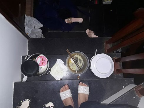 Chung trọ cùng các chị gái xinh đẹp, 'khổ chủ' kêu trời vì ra đường như 'thánh nữ' mà về nhà thì 'thánh ở bẩn'