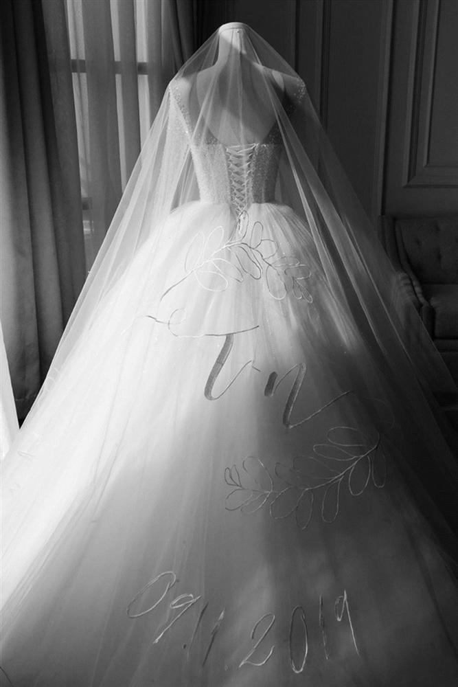 Sự thật ẩn sau chiếc khăn voan của Đông Nhi là quãng đường tình cảm suốt 10 năm qua của cặp đôi trời định-9