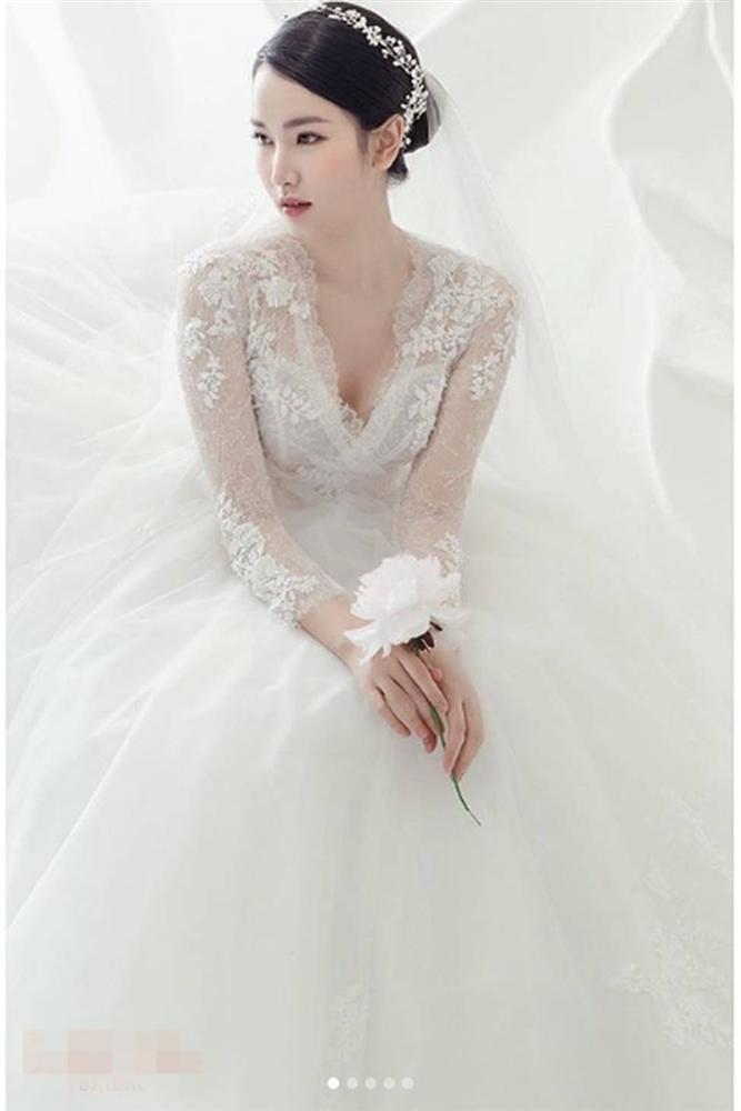 Giờ thì đã rõ vì sao bạn gái tin đồn” thủ môn Bùi Tiến Dũng mặc váy cô dâu, lý do thật khiến người hâm mộ ngỡ ngàng-6