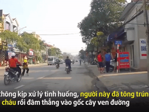 Cháu bé chạy qua đường bị ôtô đâm văng hơn 10 m-1