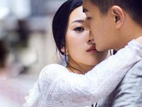 Bị vợ nghe lén điện thoại, ông chủ thầu xây dựng đáp 'nghe làm gì cho buồn thêm'