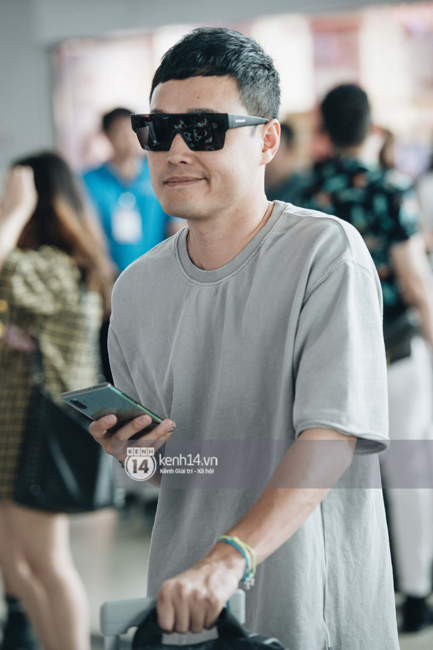 Dàn sao Vbiz đổ bộ sân bay rời Phú Quốc: Người thấm mệt, người vẫn tươi rói sau đêm quẩy nhiệt tại đám cưới Đông Nhi-8