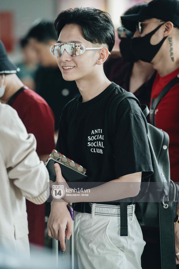 Dàn sao Vbiz đổ bộ sân bay rời Phú Quốc: Người thấm mệt, người vẫn tươi rói sau đêm quẩy nhiệt tại đám cưới Đông Nhi-16