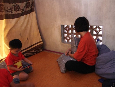 Vụ 39 người Việt tử vong trong xe container: Vợ trẻ mang bầu 7 tháng khóc cạn khô nước mắt chờ ngày đón thi thể chồng