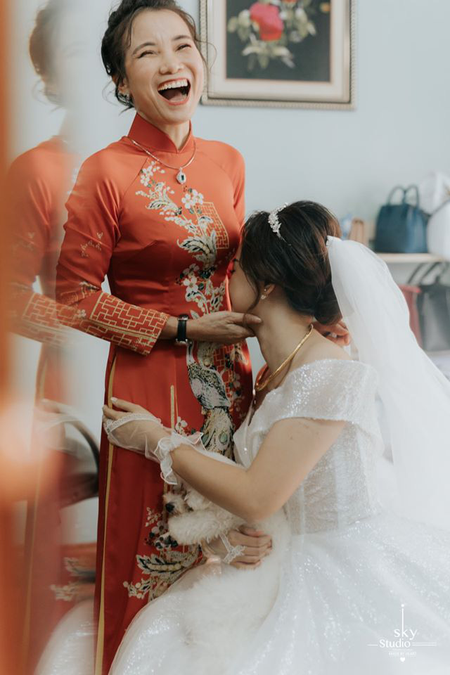 Lấy được vợ, chú rể khóc suốt 15 phút, mẹ cô dâu giây trước cười giây sau thái độ khác hẳn-4