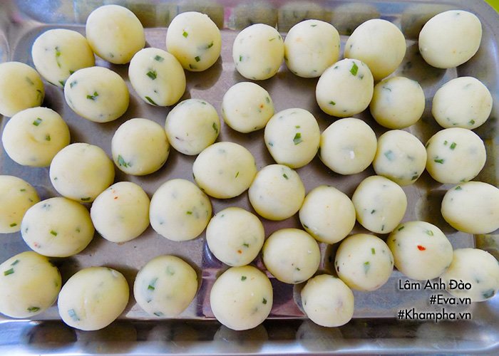 Mẹ đảm tranh thủ làm khoai tây chiên bi giòn, con ăn mãi vẫn thòm thèm-4