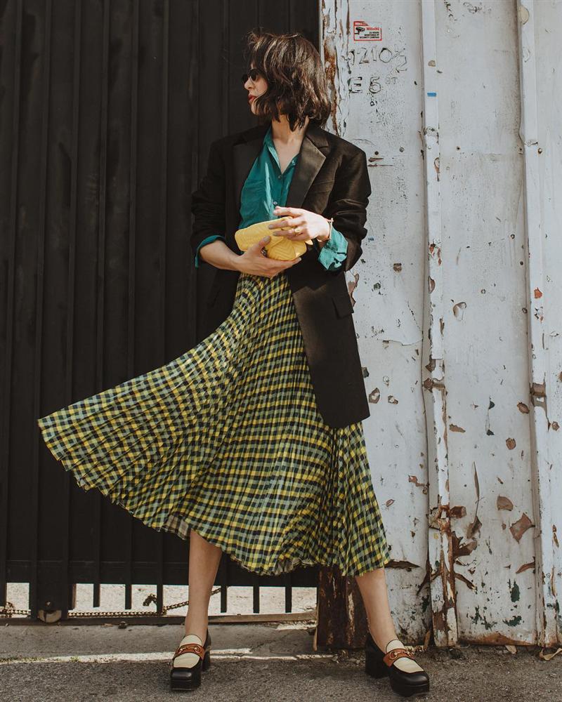 Biết 4 công thức sau, bạn đã hơn đứt người ta ở khoản diện chân váy midi tuyệt xinh và chuẩn mốt-13