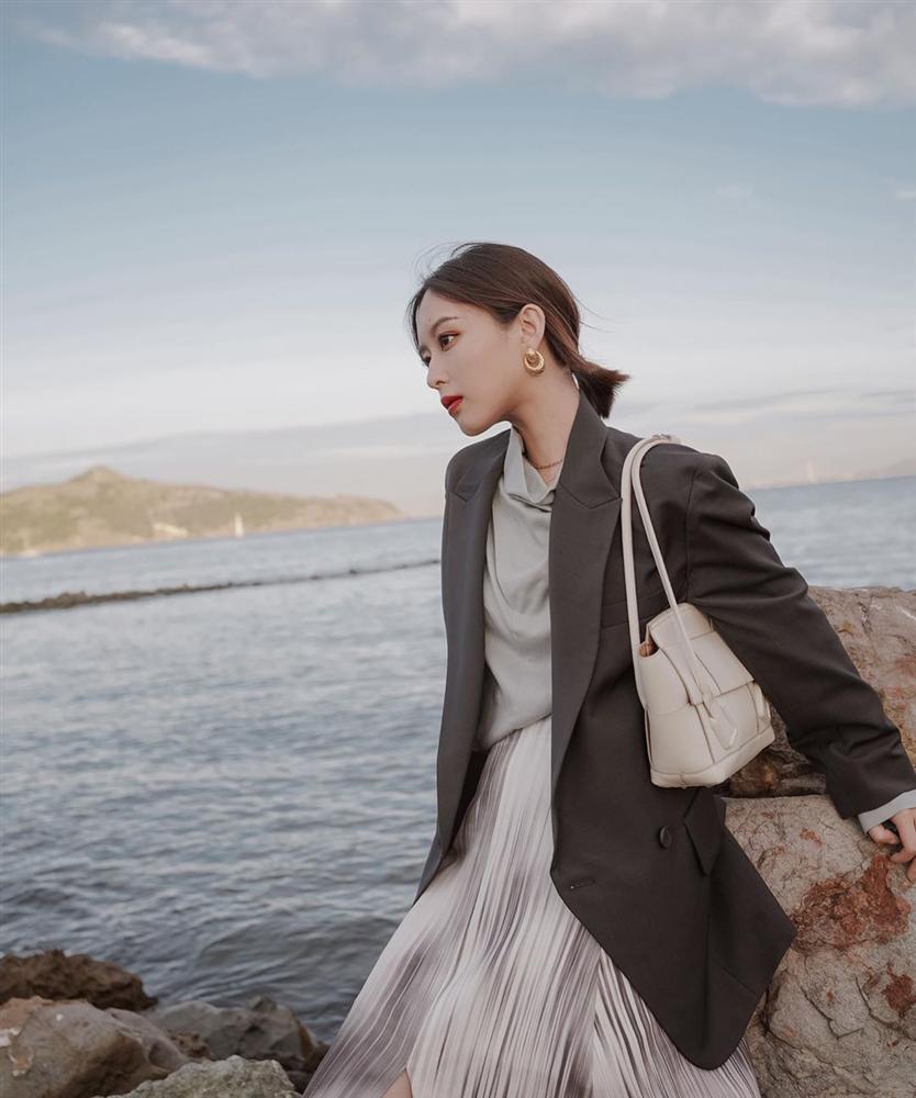 Biết 4 công thức sau, bạn đã hơn đứt người ta ở khoản diện chân váy midi tuyệt xinh và chuẩn mốt-14