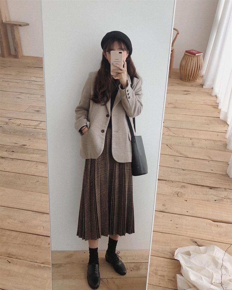 Biết 4 công thức sau, bạn đã hơn đứt người ta ở khoản diện chân váy midi tuyệt xinh và chuẩn mốt-16