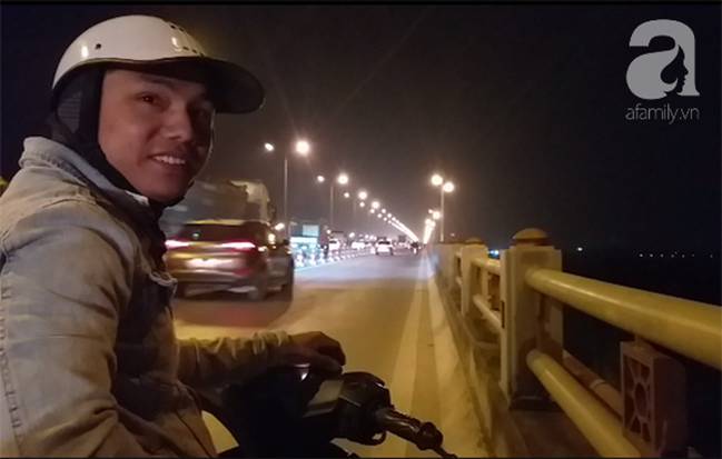 Sự thật về người phụ nữ suốt nhiều năm dắt con đi nhờ xe” trên cầu Thanh Trì: Đứa bé đã lớn nhưng vẫn ngày ngày lang thang cùng mẹ, không được đến trường-1