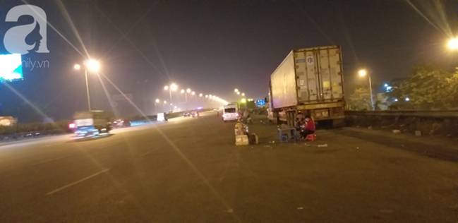 Sự thật về người phụ nữ suốt nhiều năm dắt con đi nhờ xe” trên cầu Thanh Trì: Đứa bé đã lớn nhưng vẫn ngày ngày lang thang cùng mẹ, không được đến trường-3