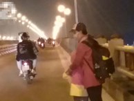 Sự thật về người phụ nữ suốt nhiều năm “dắt con đi nhờ xe” trên cầu Thanh Trì: Đứa bé đã lớn nhưng vẫn ngày ngày lang thang cùng mẹ, không được đến trường