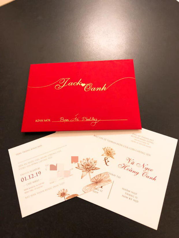 Vừa xong đám cưới Đông Nhi, MC Hoàng Oanh bất ngờ phát thiệp thông báo tổ chức hôn lễ với bạn trai Tây vào ngày 1/12-1