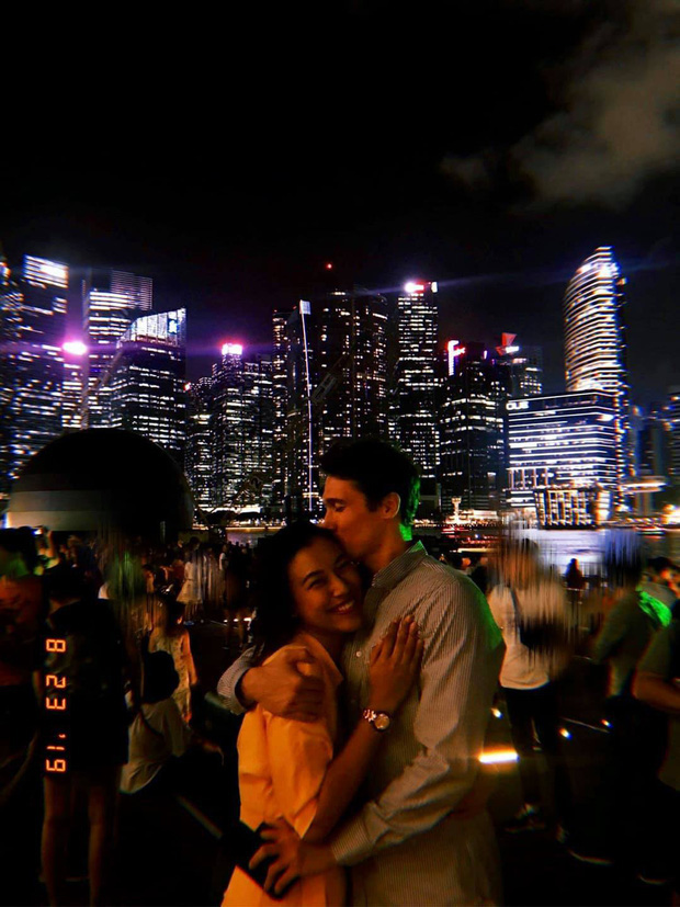 Vừa xong đám cưới Đông Nhi, MC Hoàng Oanh bất ngờ phát thiệp thông báo tổ chức hôn lễ với bạn trai Tây vào ngày 1/12-2