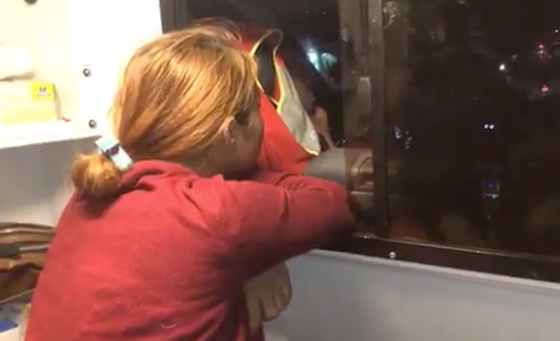 Giải cứu cô gái 21 tuổi nghi bị bạn trai quen qua Facebook đổ xăng lên người định thiêu sống, tra tấn như thời trung cổ-1