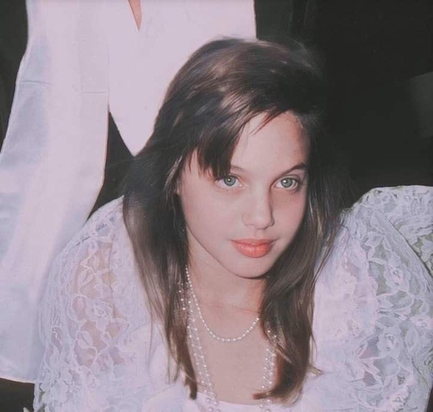Vẻ đẹp như búp bê của Angelina Jolie năm 11 tuổi-2
