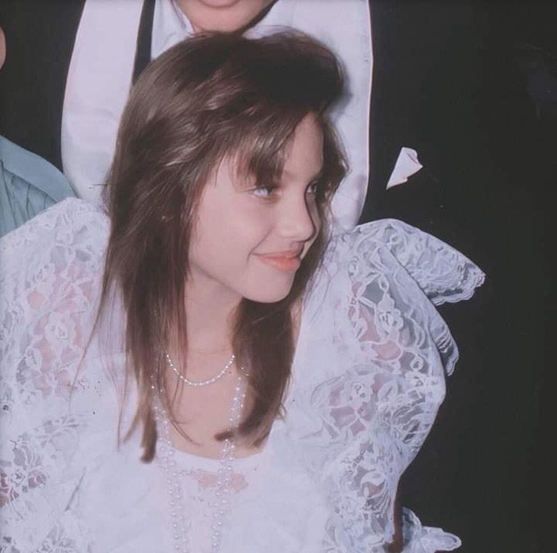 Vẻ đẹp như búp bê của Angelina Jolie năm 11 tuổi-6