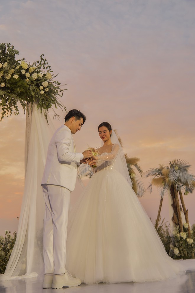 Ông Cao Thắng đi giày độn cao trong lễ cưới với Đông Nhi-1