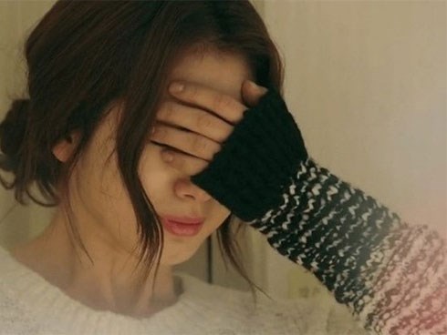 Em họ bạn trai lên chơi, tôi ngất lịm gặp cảnh “2 anh em” quấn lấy nhau