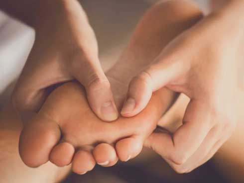 Làm thêm 4 việc trước khi đi ngủ: Đặt lưng xuống giường là ngủ, cả đời khỏe mạnh