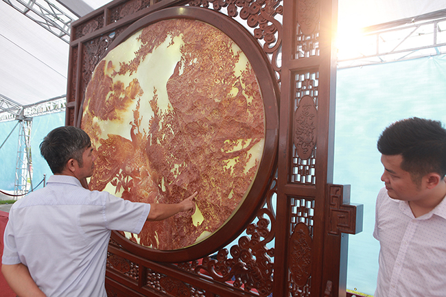 Bức tranh nặng cả tấn, giá vài tỷ khiến ai cũng choáng-13