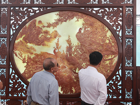 Bức tranh Sơn thủy hữu tình bằng ngọc tuyệt đẹp, giá gần 2 tỷ của đại gia Thái Nguyên-12