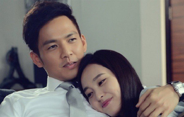 Thấy bao cao su bóc dở trong ví chồng, vợ bật khóc rồi sững sờ nhớ về đêm ấy-1