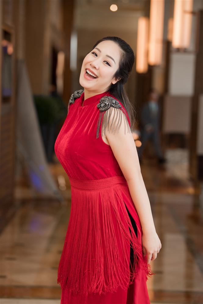 Tái xuất sau khi sinh con 8 tháng, Ngô Phương Lan tự tin với vóc dáng đẫy đà-4