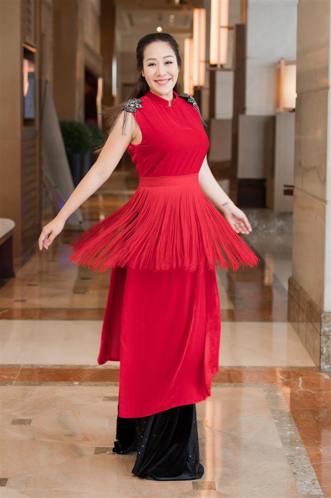 Tái xuất sau khi sinh con 8 tháng, Ngô Phương Lan tự tin với vóc dáng đẫy đà-5