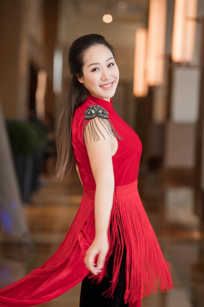 Tái xuất sau khi sinh con 8 tháng, Ngô Phương Lan tự tin với vóc dáng đẫy đà-6