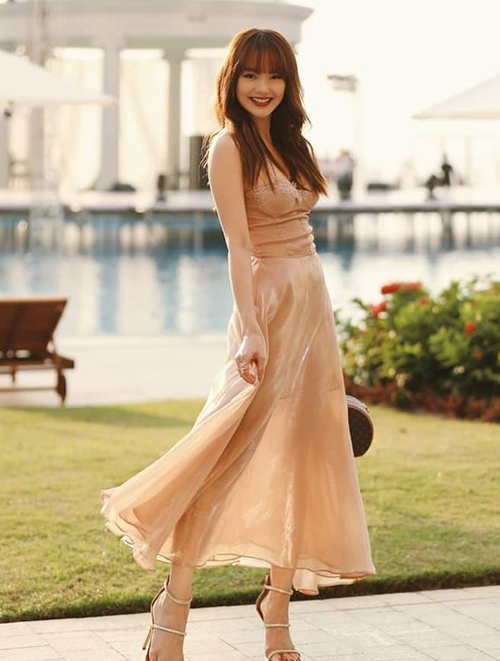 Nhã Phương liên tiếp gây thương nhớ với đầm trắng - Minh Hằng là khách mời mặc đẹp nhất đám cưới Đông Nhi-1