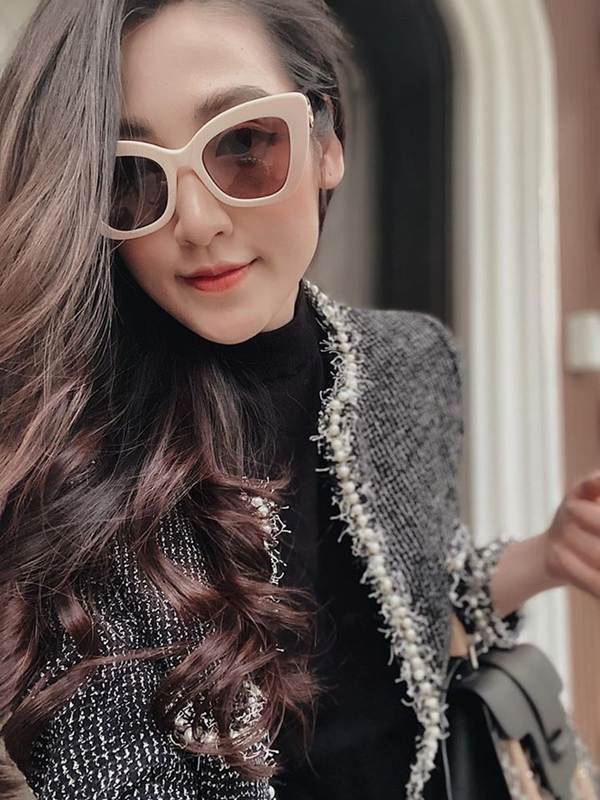 Tiểu Vy, Mỹ Linh đẹp tựa nữ thần gợi cảm bên thủ môn Đặng Văn Lâm-14