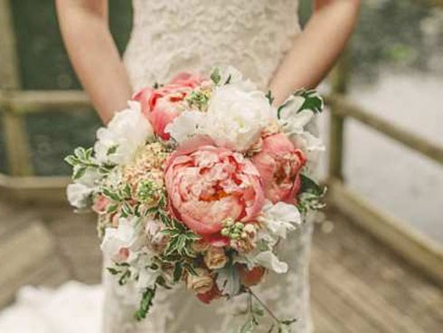 Bật khóc tức tưởi trước giờ rước dâu vì lỡ đồng ý lấy chồng già để trả nợ ân tình cho bố mẹ, về đến nhà chồng tôi mới xấu hổ khôn cùng