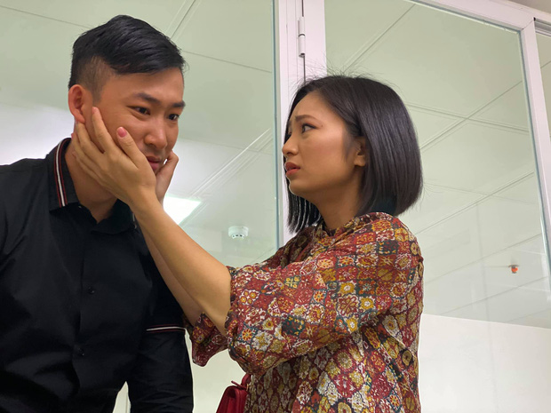 San Hoa Hồng rò rỉ ảnh mặc áo bầu, ấp ôm vỗ về phi công trẻ: Có khi nào Thái gặp đại nạn?-3