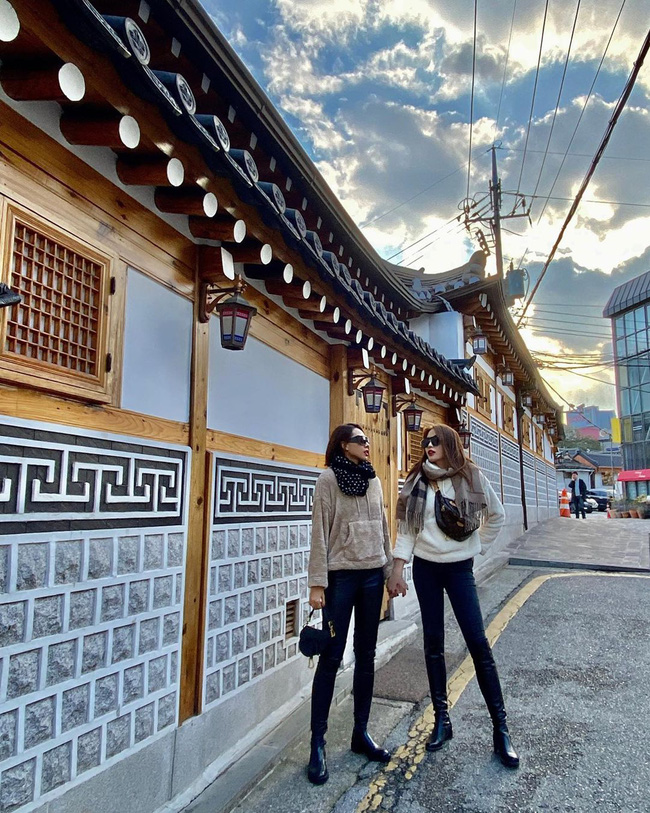 Kỳ Duyên nắm chặt tay Minh Triệu cùng sang Hàn đón sinh nhật tuổi 23-1