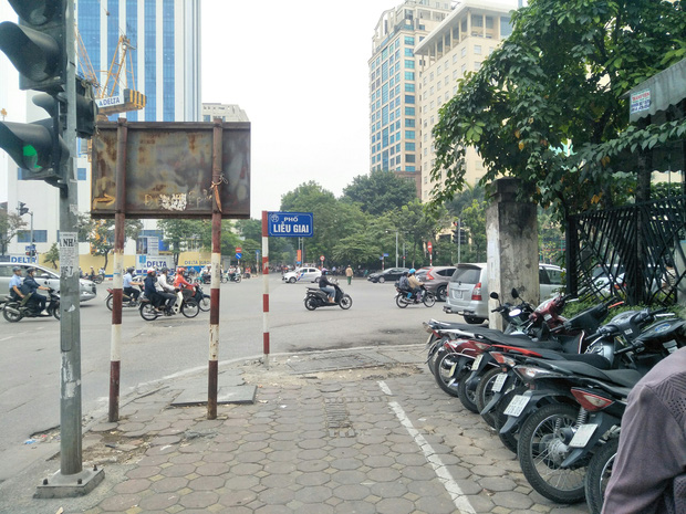 Nhân chứng vụ cụ ông 80 tuổi bị gã xe ôm hành hung: Hắn lấy súng cao su bắn vào mặt, khi thấy ông cụ ngã xuống còn nhảy lên giẫm đạp-1