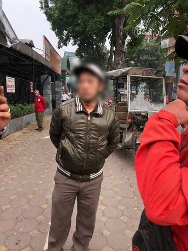 Nhân chứng vụ cụ ông 80 tuổi bị gã xe ôm hành hung: Hắn lấy súng cao su bắn vào mặt, khi thấy ông cụ ngã xuống còn nhảy lên giẫm đạp-3