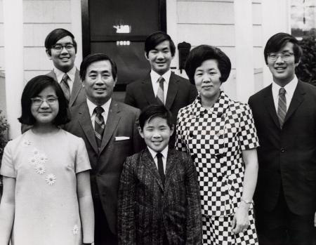 Bí quyết nuôi dạy của bà mẹ có 6 người con là Tiến sĩ đại học Harvard và đại học Yale-1