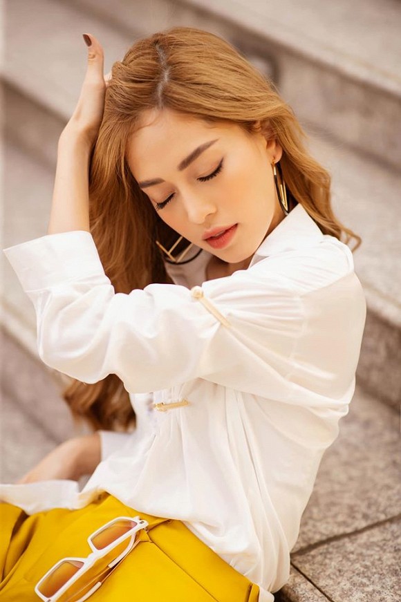 Á hậu Phương Nga tung loạt ảnh mới trẻ trung, năng động mừng tuổi 21-1