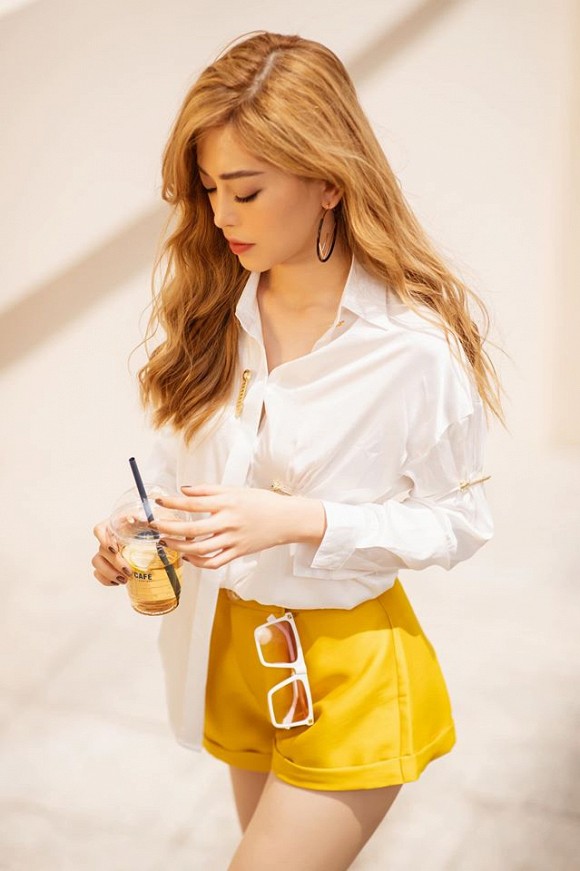 Á hậu Phương Nga tung loạt ảnh mới trẻ trung, năng động mừng tuổi 21-2